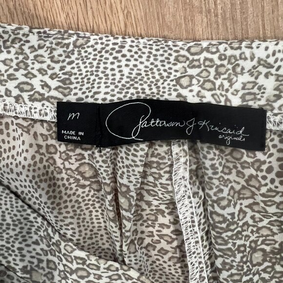 Patterson J Kincaid Originals Women's Top Size Medium Gray Animal Print Blouse - Picture 6 of 7